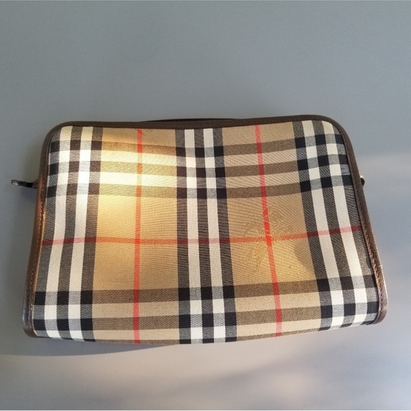 Beautiful Burberry pouch - Picture 2 of 11